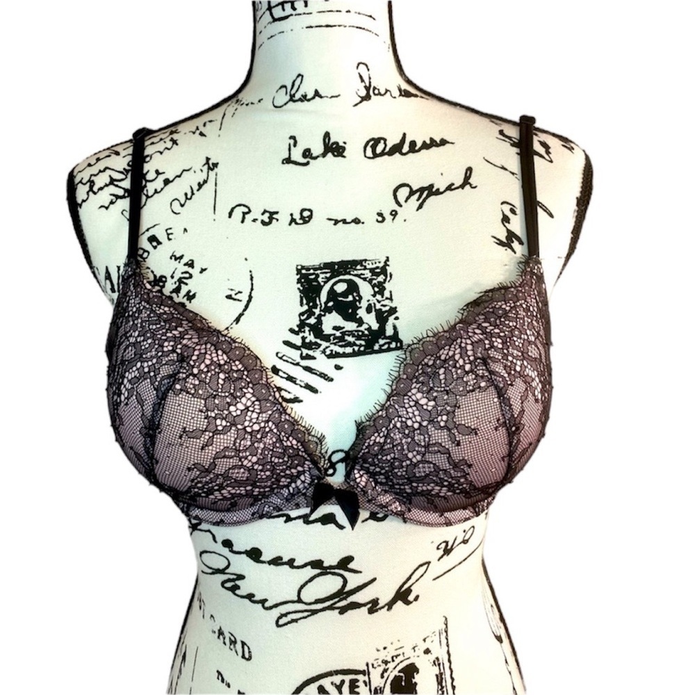 Victoria Secret very sexy push-up bra in pink with black lace size 34C  P-24